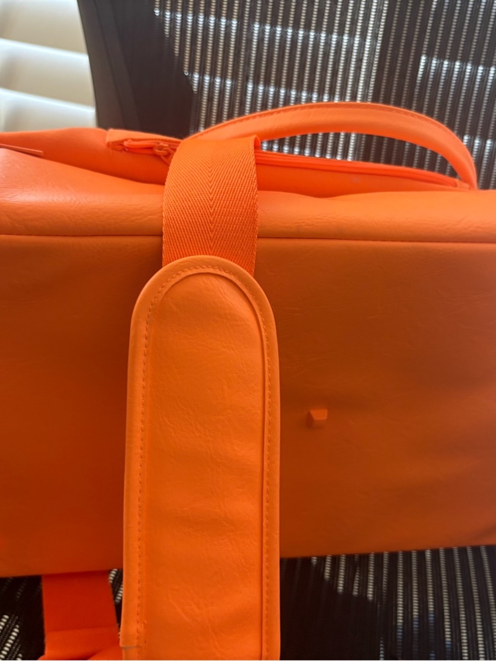 BÉIS Weekender Bag in Creamsicle - Picture 8 of 8